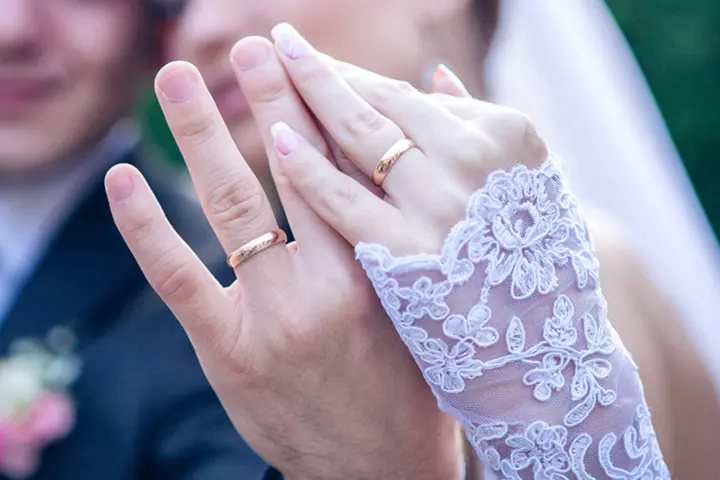 wedding---bride-and-groom---rings