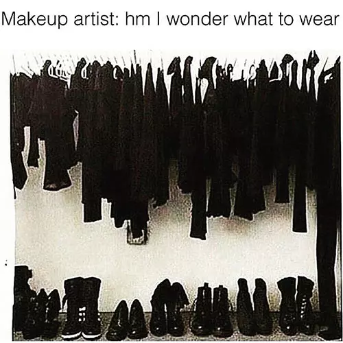 who womdr makeup