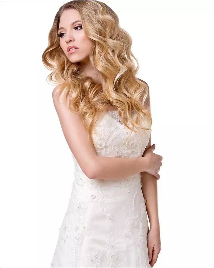 Messy-Flowing-Curls-bridal-hair-style