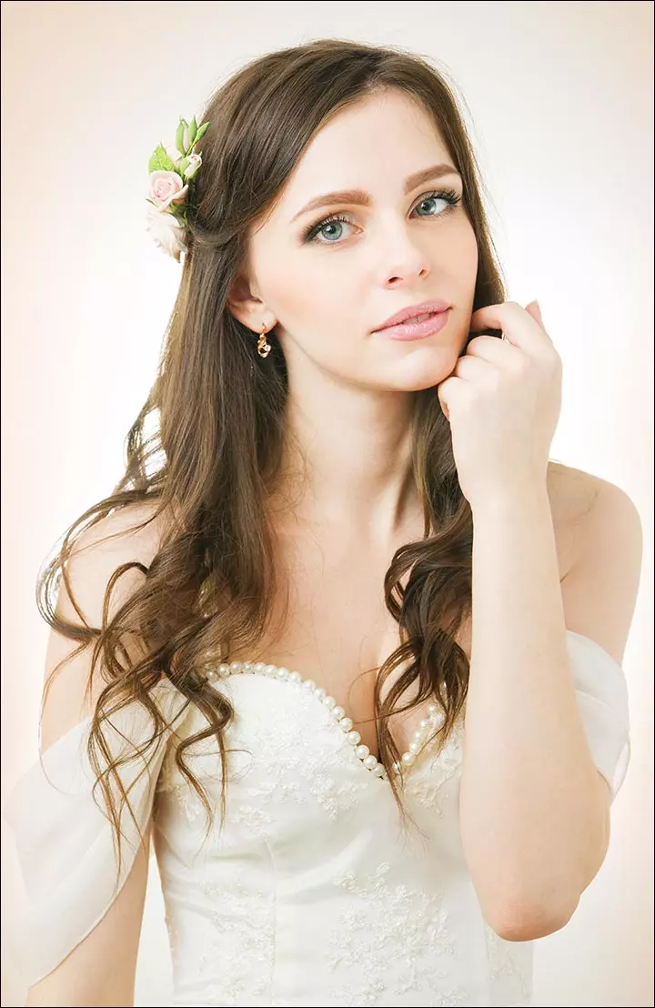 Simple-Curls-bridal-hair-style