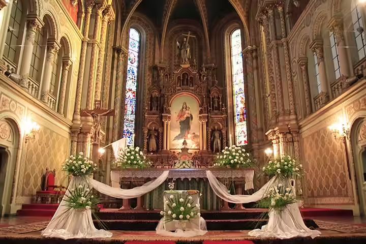 The Astonishing OverTheTop Altar The-Astonishing-Altar-wedding-decoration-at-church