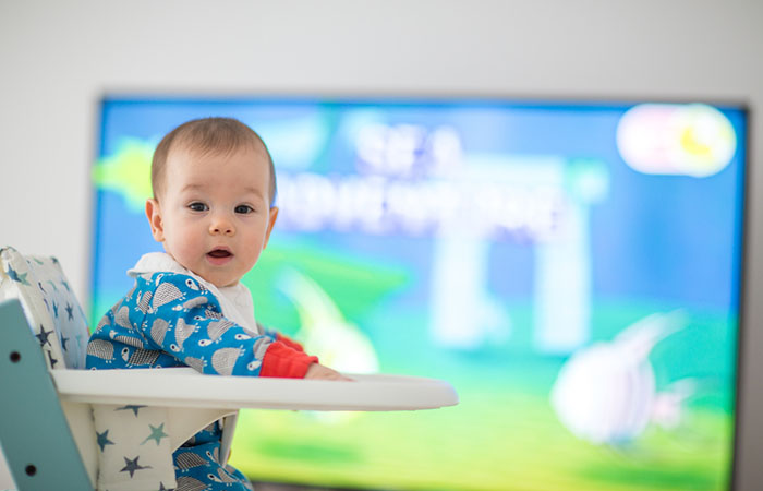 The first time this baby experiences the idiot box called TV