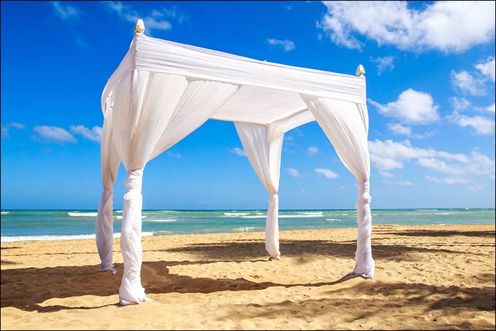 Wedding-Altar-Decorations-Nothing-Like-A-Beach-Wedding