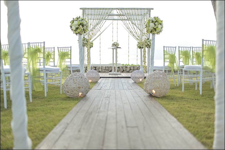 Wedding-Altar-Decorations-and-Nothing-Like-A-Beach-Wedding