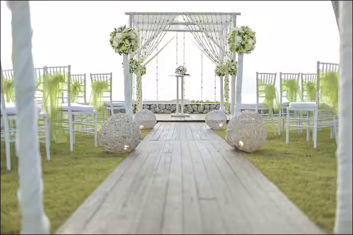 Wedding-Altar-Decorations-and-Nothing-Like-A-Beach-Wedding