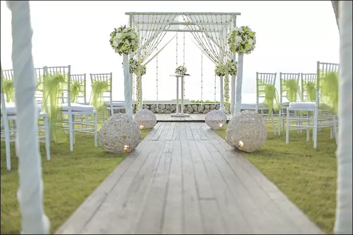 Wedding-Altar-Decorations-and-Nothing-Like-A-Beach-Wedding