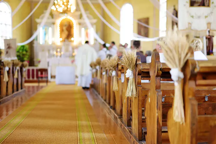 Wedding-Pew-Decorations-with-Rye-Decoration