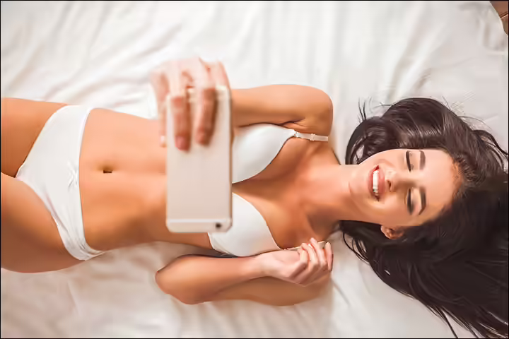 way-to-tease-your-husband-Texting