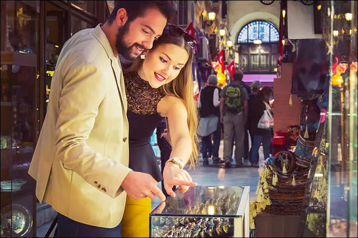 young-couple-shopping-for-jewellery