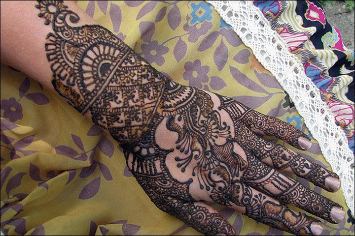 Pakistani Bridal Mehndi Designs - Black mehndi with orange hues