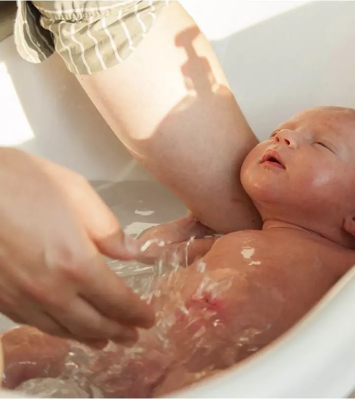 Newborns Have Many Benefits Through Delayed Bath_image