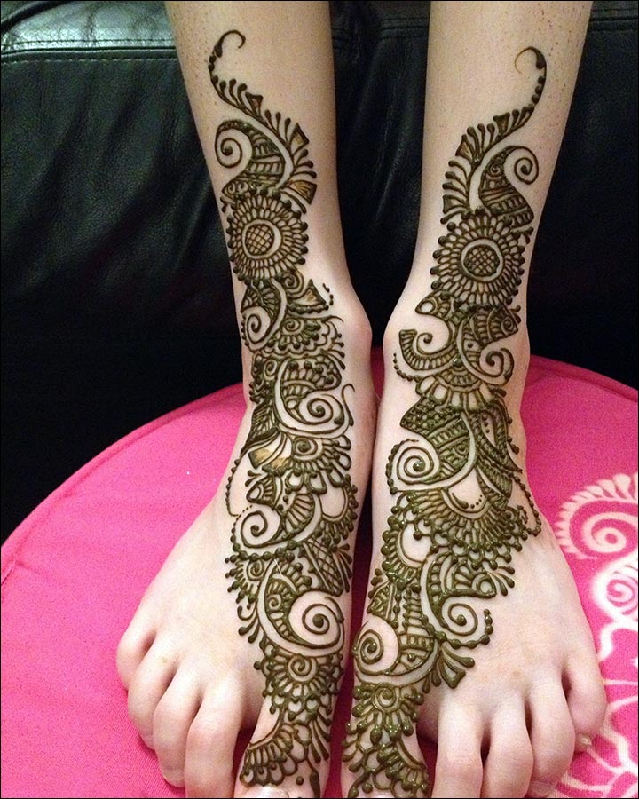 Pakistani Bridal Mehndi Designs - Simple combination design for the feet