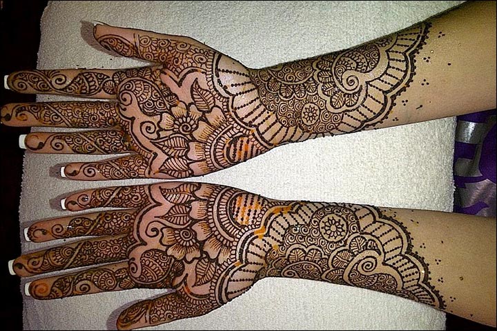 Pakistani Bridal Mehndi Designs - Symmetrical spaced design