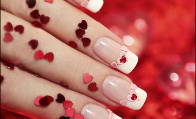 Hearts-And-Kisses-Bridal-Nail-Art