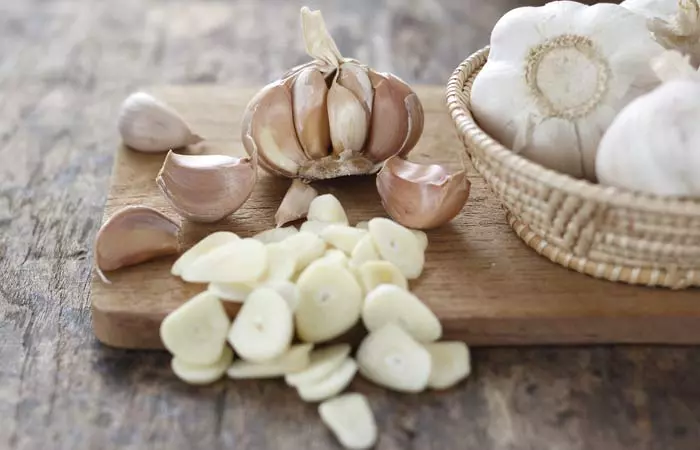 Best Ways To Use Garlic On Skin