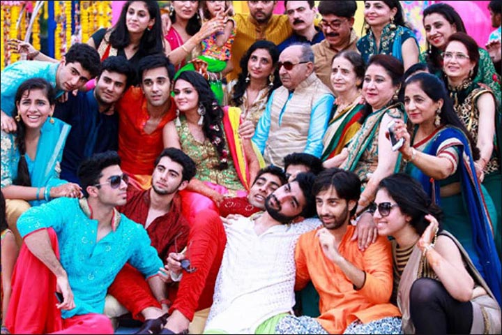 Pulkit Samrat Wedding - Pulkit Samrat And Shweta Rohira Wedding Pics With Family And Friends