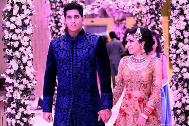 Tulsi Kumar Wedding - Singer Tulsi Kumar And Husband Hitesh Ralhan At Their Wedding Reception