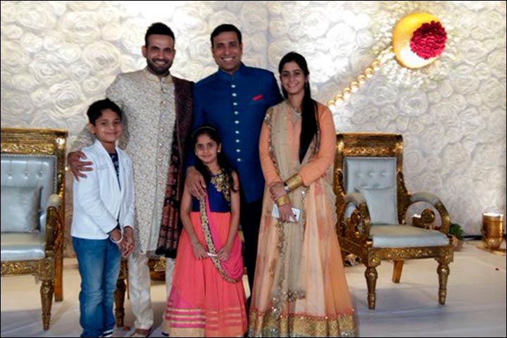 Irfan Pathan Marriage - Irfan Pathan With Laxman's Family