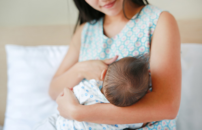 Adjust your feeding position to improve digestion in babies Adjust your feeding position to improve digestion in babies