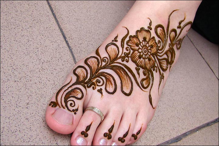 Contemporary-Arabic-Foot-Mehndi-Design