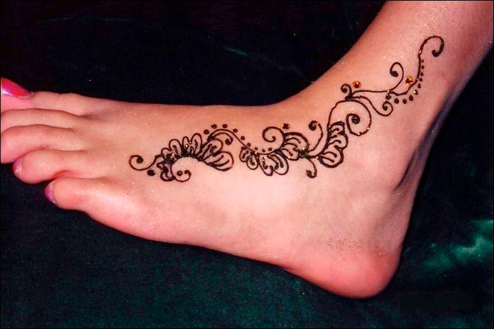 Fairy-Dust-&-Floral-Doily-Work-Arabic Foot Mehndi Designs