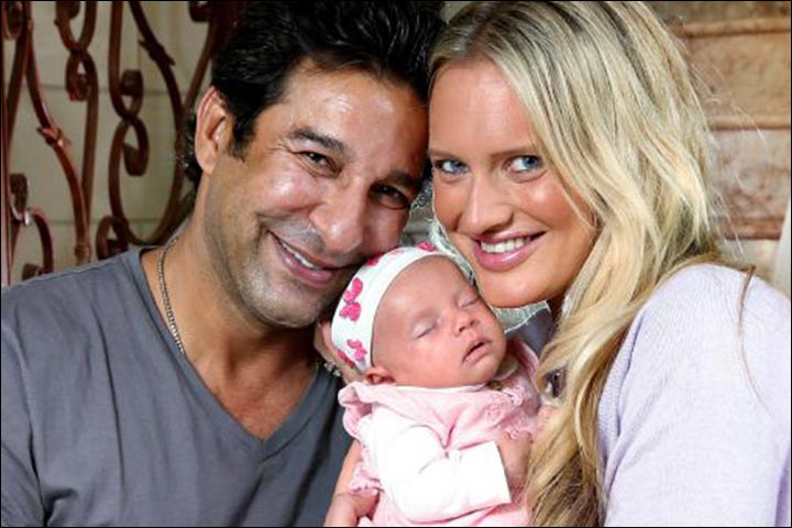 Wasim Akram Marriage The Sultan Of Swing S Love Story Wasim Akram Marriage And Shaniera Thompson With Their Newborn Aiyla In 2017