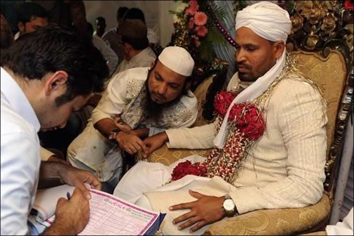 Yusuf Pathan's Marriage - Yusuf Pathan At His Nikah Registration