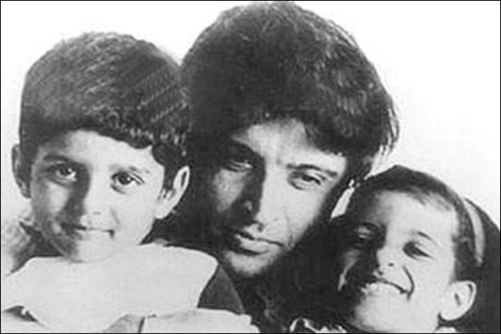 Javed Akhtar's Marriage - Farhan And Zoya With Javed Circa 1982
