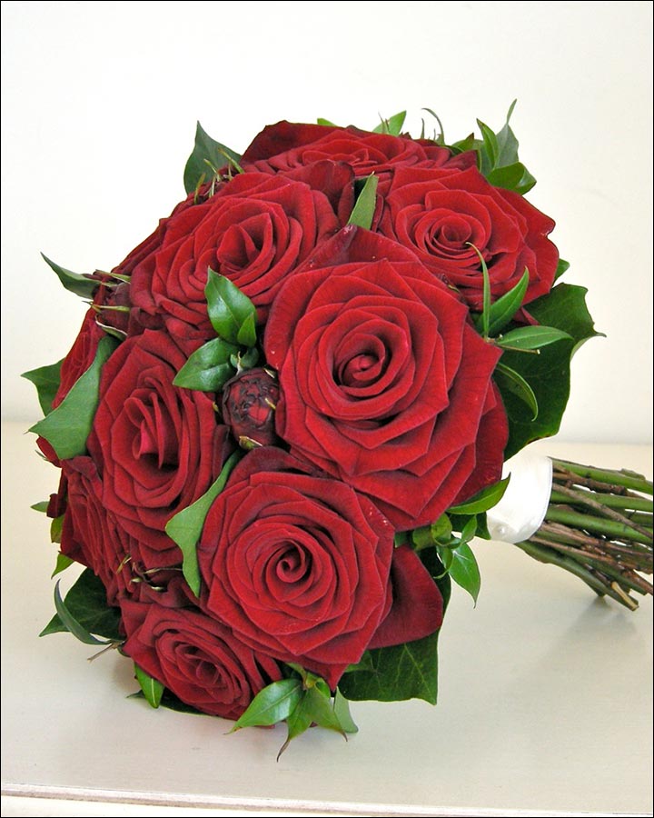 Red Rose Wedding Bouquets: 20 Ravishing Reds To Choose From