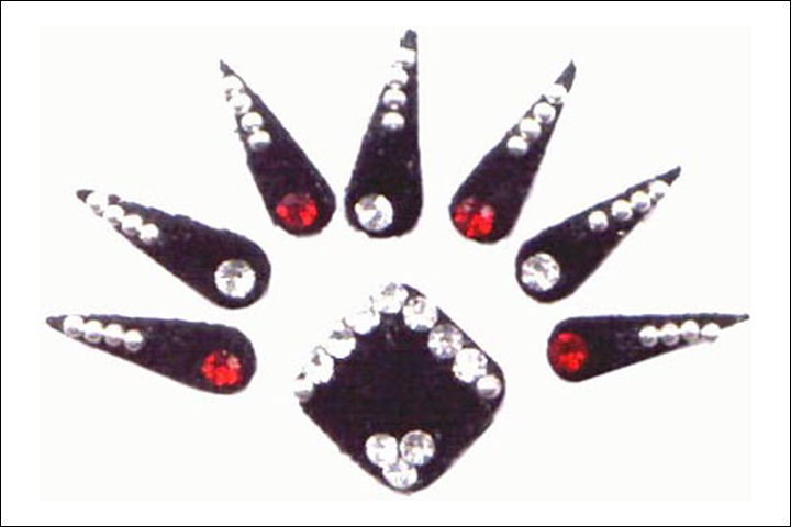 Arrow-Shaped-Bindi-bindi designs