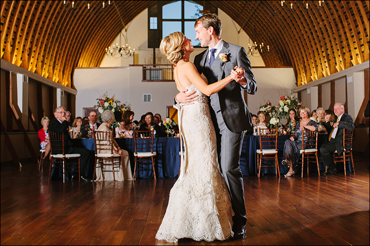 The-First-Dance-must-have-wedding-photos-you-dont-want-to-miss