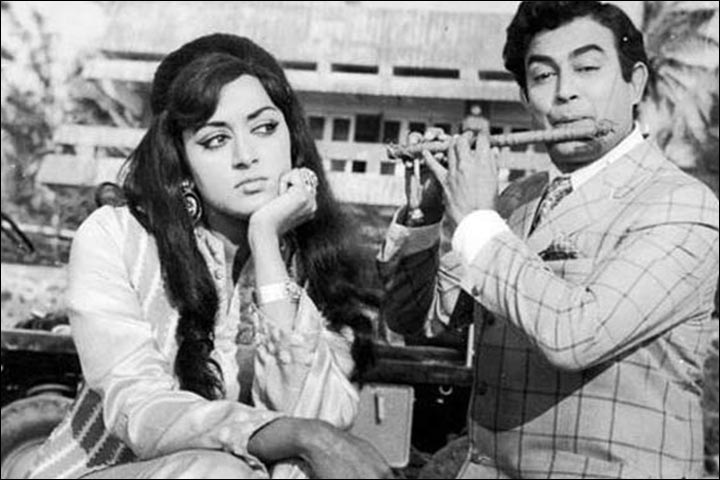 bollywood-ke-kisse-when-dharmendra-was-emotionally-blackmailed-to-do-character-of-veeru-in-film-sholay