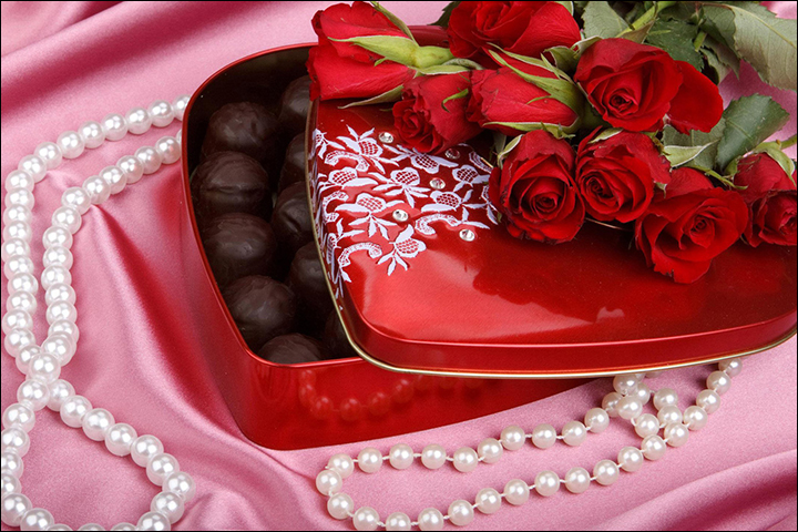 A-Box-Of-Chocolates-And-Flowers-new year gifts for girlfriend