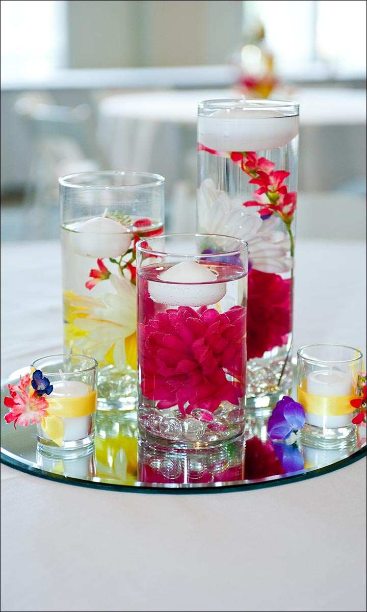 Floating-Candles-And-Flowers-Centerpiece-great wedding centerpieces