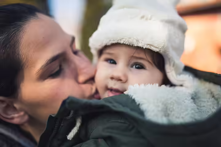 Keep the baby warm Keep the baby warm