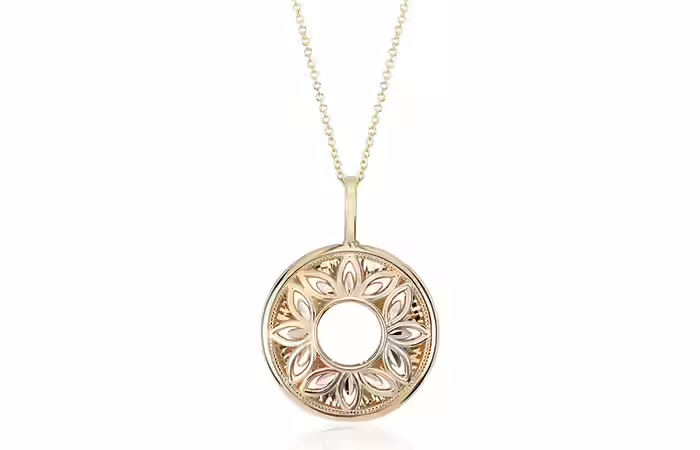 Gold filigree pendant necklace