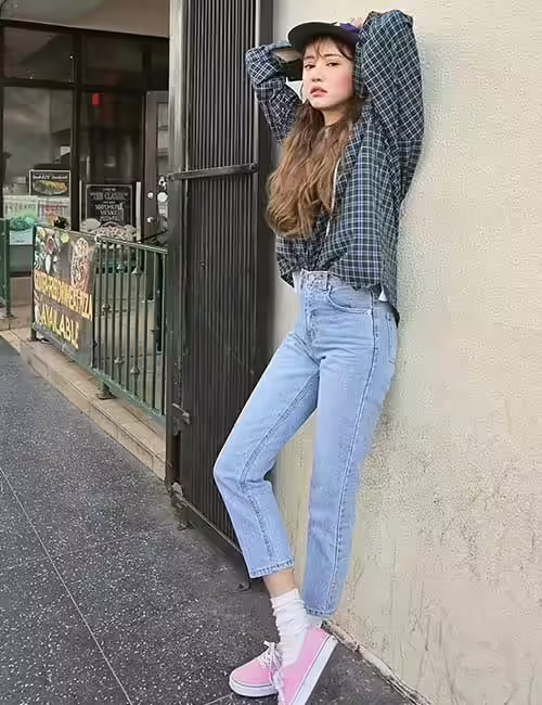 How To Wear Boyfriend Jeans - Loose Checkered Shirt 2. Loose Checkered Shirt