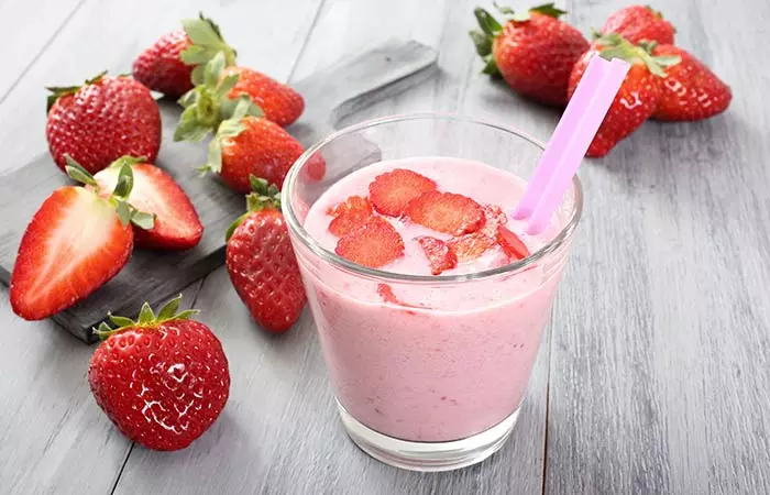 4. Baking Soda And Strawberry Smoothie