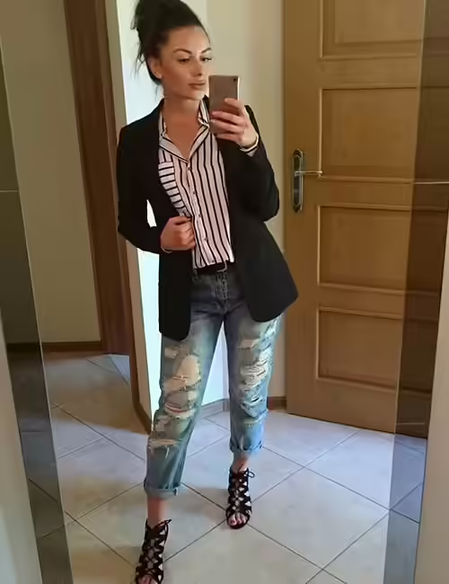 How To Wear Boyfriend Jeans - Distressed Boyfriend Jeans With A Blazer 6. Distressed Boyfriend Jeans With A Blazer