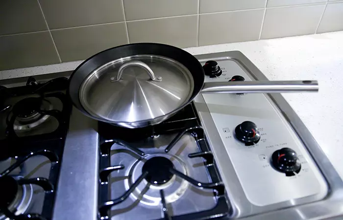 8. Removing Grease And Grime From The Stove Grates