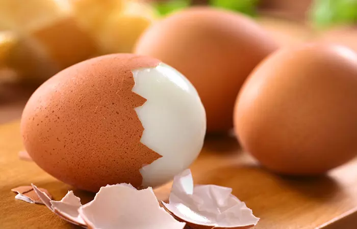 12. Tired Of Painstakingly Peeling The Shells Of Boiled Eggs This Will CHANGE Your LIFE!