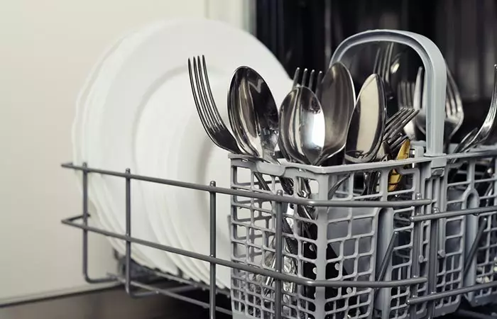 Keeping All Your Cutlery In The Same Direction