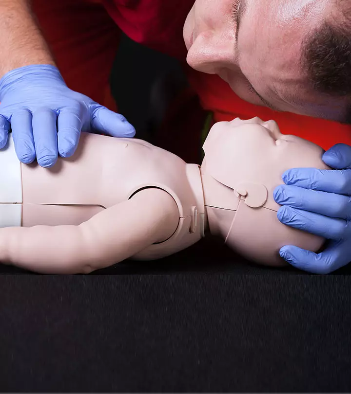 Videos: 3 Must Know First Aid Techniques For Your Baby_image