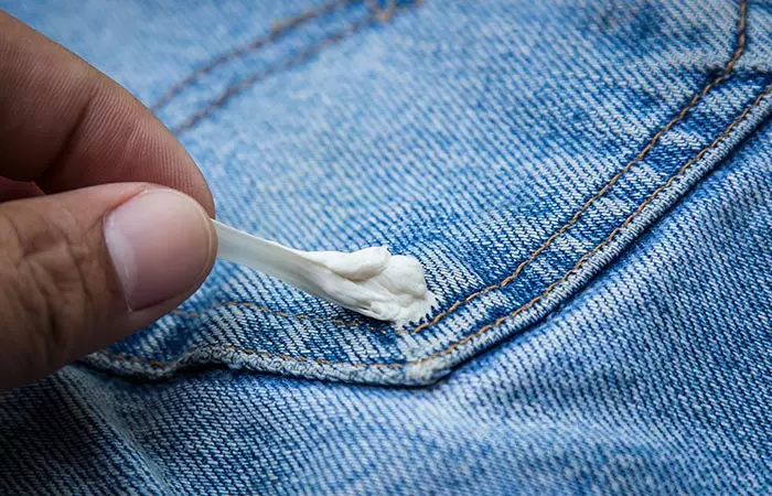 6. Freeze Chewing Gum On Your Clothes To Remove It 