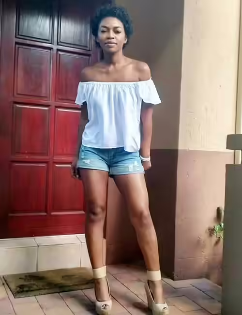 Off-shoulders And Wedges What Shoes To Wear With Shorts - Off-shoulders And Wedges