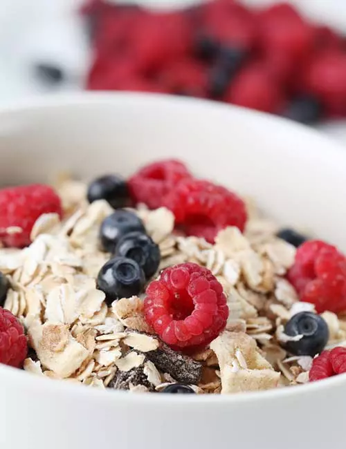 7. Oatmeal And Berries