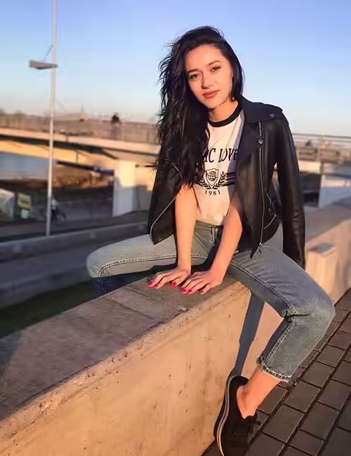 Graphic Or Hoodie Tops With Leather Jacket How To Wear A Leather Jacket - Graphic Or Hoodie Tops With Leather Jacket