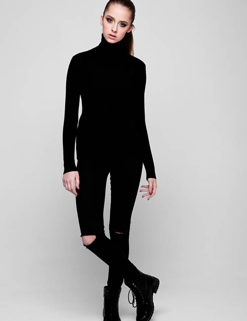 Distressed Jeans And Ankle Boots Distressed Jeans And Ankle Boots - All Black Outfits