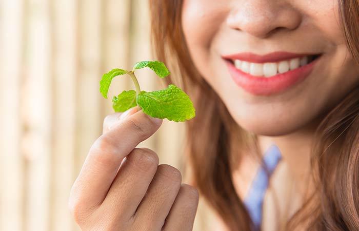 7 Ways To Kill Bacteria In Your Mouth And Stop Bad Breath (6)