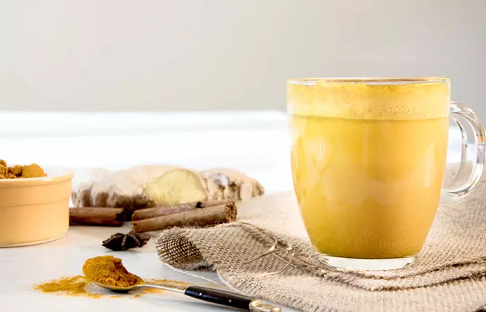 7. Turmeric Powder And Milk